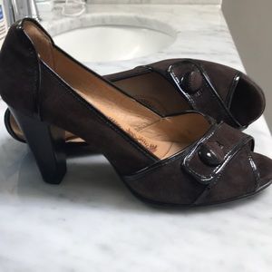 Sofft peep toe suede heels
